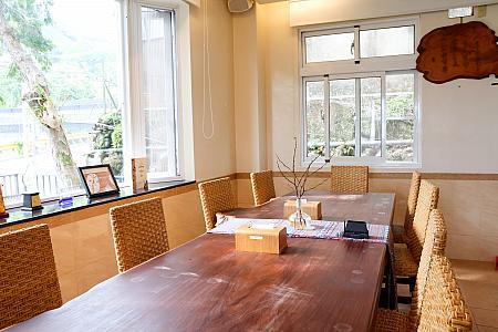 予約をしていれば、農園見学もできるそうですが、今回ナビはカフェのみ利用しました。カフェはシンプルな装いで、ゆっくりできる雰囲気。実際、ナビもうっかり長居してしまいました。