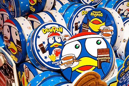 ドンペンの形をしたクッキーが個包装になって缶に入っているクッキー！これ、なかなかのインパクトでしょう？