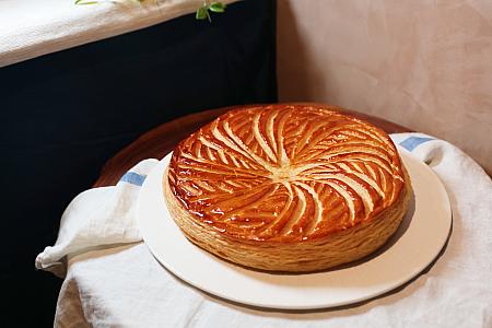 フランスの伝統菓子の1つ、ガレット・デ・ロワ