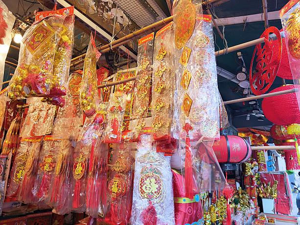 ぶら下がりタイプの飾り物もたくさん。