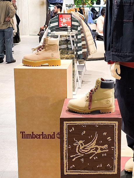 ブーツも午年仕様なご様子♡オンラインサイトを見て初めてちゃんと気が付きました……ごめんなさい！でも、これだけさりげないと普段から使いやすいですよね！