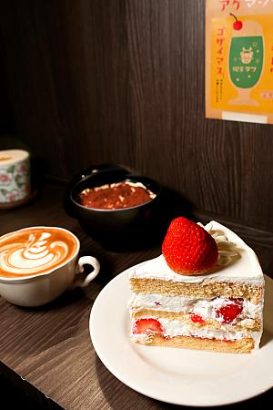 「咚窩蕊喫茶店」でまったり夜お茶