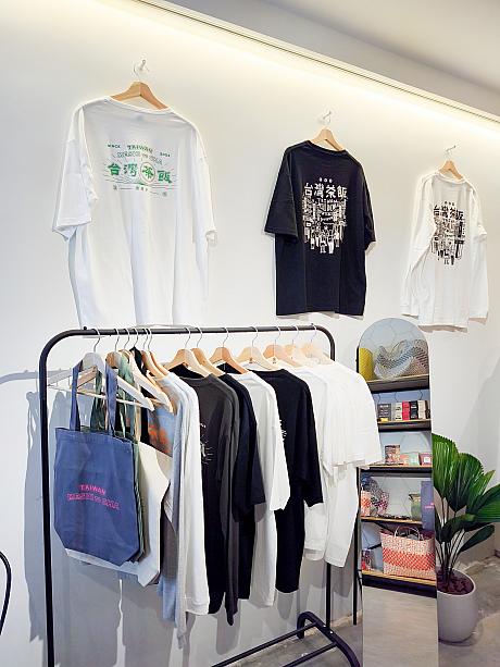 「たいわんめし」さんファンの方にはアパレルや雑貨もおすすめです！