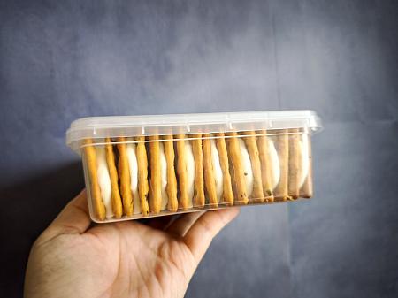 「牛軋餅」は、ネギクラッカーの塩味とネギの風味、そしてヌガーのほのかな甘さが上品で◎