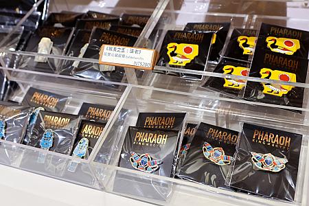 ピンズ各200元もおすすめです。セティ1世のシャブティやセティ2世の座像などが全4種類。