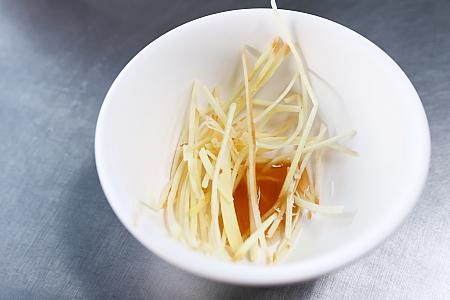 お好みでショウガやタレをつけていただくと、また違った味わいに♡