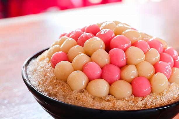 「湯圓」モチモチ～♪……なのですが、それ以上にナビが驚気に入ったのはかき氷！シャリシャリ氷に黒糖シロップをかけただけのシンプルさながら、甘すぎず、あっさりしすぎず絶妙な味わい。病みつきになりそう～♡