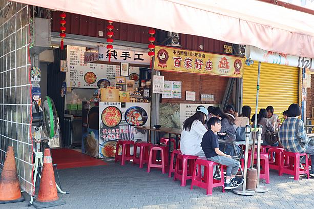 オーダーの際は列に並んで注文＆支払い後、空いている席へ座ってくださいね。