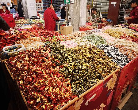 地元民が大好きというピーナッツ菓子はこれ！いる分だけ袋に入れての量り売りできるお店で見つけました！ピーナッツ菓子を探している人は試してみて～！