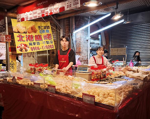 素朴系お菓子を売るお店はスタッフも朗らかでいい雰囲気！こういうお店で買い物するのって楽しいですよね～！