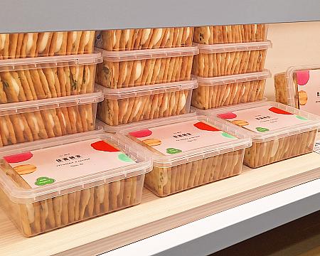 ってことは、まだこれだけ商品がある西門店に来られたナビってラッキーすぎ？ってわけで……ネギの風味が味わえる「香蔥牛軋餅」とクランベリー味のヌガーを挟んだ「蔓越莓牛軋餅」も購入！ぐふふ