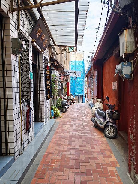 大天后宮と武廟の路地裏にお店はありま……した。こちら本店は、阿嬤(おばあちゃん)リタイアにつきクローズ中。そこでナビは外店(支店)へ。