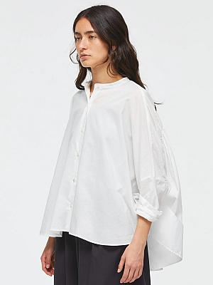 2003年に立ち上がった日本ブランドで、デザイナーの川原みな子氏が手掛けています。ブランド名の「mizuiro ind(ミズイロインド)」は、デザイナーが子供の時に純粋に好きだと思った水色。そしてindは国名のインドではなく『industry』から由来していて、工業的な＝手仕事で作っています。ひとつひとつ心を込めて「mizuiro ind」を増やしていっているという感覚なんだそう。素敵です！<br>画像提供：mizuiro ind