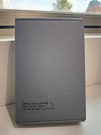 台湾の神様の小話や台湾民間習俗をおしゃれに学べる「2026馬年眾神曆(2026年午年神様日めくりカレンダー)」も届きました！