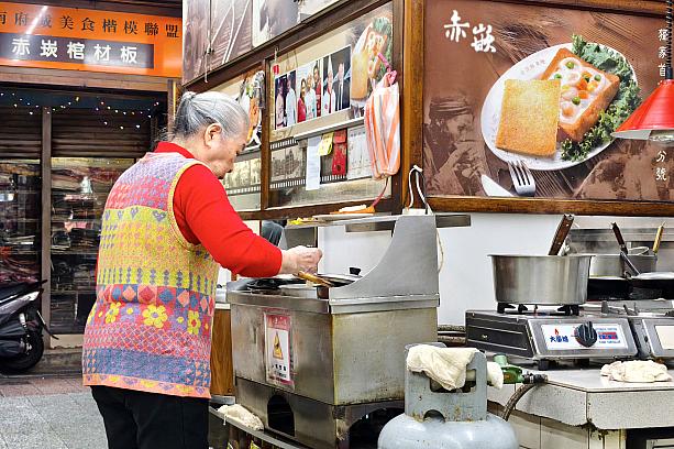 ホールにキッチンの一部があるのも、雰囲気あってイイ感じ♪
