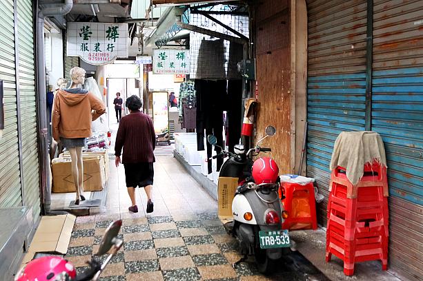 台南観光で外せない友愛街、海安路、中正路、國華街エリア。その4つの通りに囲まれた一帯にあるのが康樂市場です。