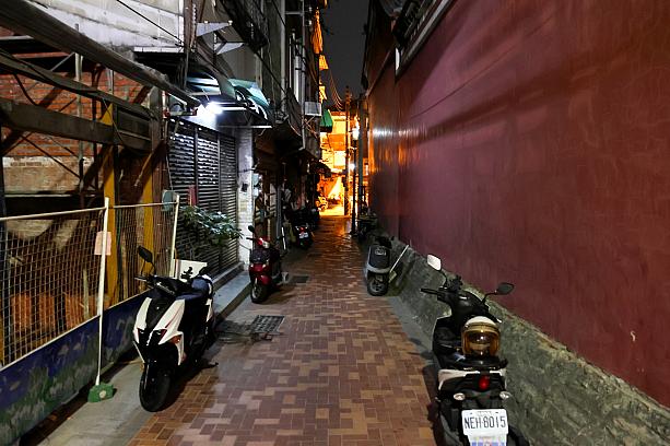 台南の夜といえば夜市を思い浮かべる人が多いですが、実は「夜カフェ」が充実している街でもあるんです。深夜まで営業するカフェやカフェバーが多く、夜遅くからゆっくりお茶を楽しむ文化が根付いています。