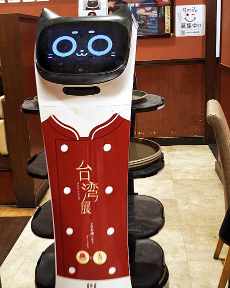 バーミヤンの猫型ロボット「BellaBot」だって台湾展もアピール中♡