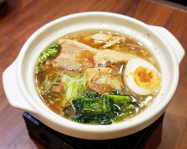 鍋の状態で出てきた「豚の角煮」は火を灯しながらいただくので、最後まで熱々で食べられます！八角の味はあまりせず、台湾料理らしく白胡椒がよく効いているのが素晴らしい！価格は1199円(税込1319円)でちょっぴり値が張るけれど、このレベルだったら安いほうかも！