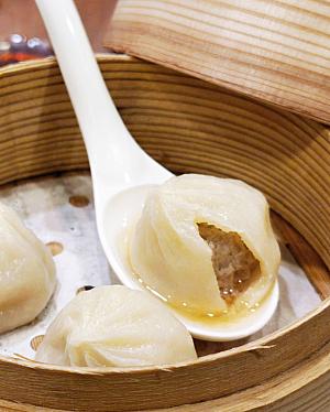 ちなみにみんなにも感想を聞いて、この日一番おいしかったものを聞きました！オカンが選んだのは「海鮮焼ビーフン」、ナビ姉は「小籠包」、義兄は「台湾大からあげチャーハン」でした！