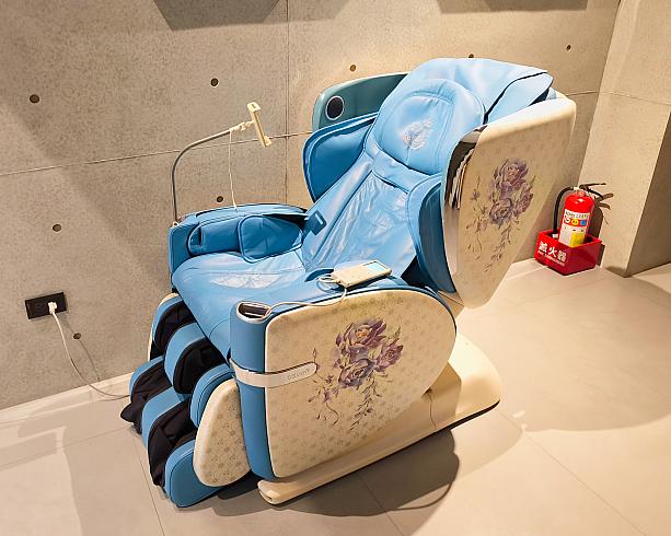 いつでも自由に使えるマッサージチェアもあります。これはうれしいっ♪