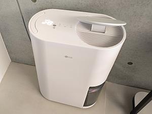 アメニティ類もシンプルですが、必要最低限揃っている印象です。シャンプーやボディーソープ、空気清浄機能付き除湿機もあります。エアコンは冷暖房OK！友達ン家みたい？