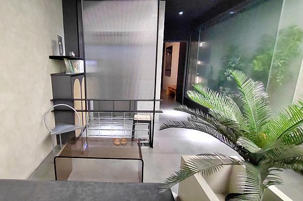 また、「覓嵎背包旅居」はバックパッカースタイルのホステルです。男女混合、または女性専用のドミトリーがありお手軽な旅に最適！ほかにバスルームだけ共用の個室やパリピ仕様(⁉)の麻雀やカラオケが楽しめる娯楽4人部屋までありますよ。共用のランドリー(洗濯機＆乾燥機)も完備だから便利、便利♪