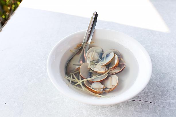 はまぐりスープ(蛤仔湯)40元。ショウガが効いたあっさり味です。