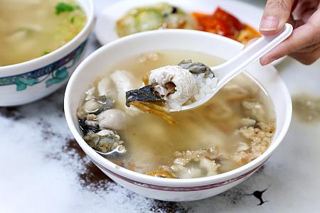 【台南グルメ】24時間営業！地元民に愛される老舗「悅津鹹粥」で絶品お粥を味わいました！ 台南グルメ 台南美食 悅津鹹粥 海産粥 24時間営業 台南旅行 台南観光 サバヒー 台湾グルメ 台湾旅行台湾観光