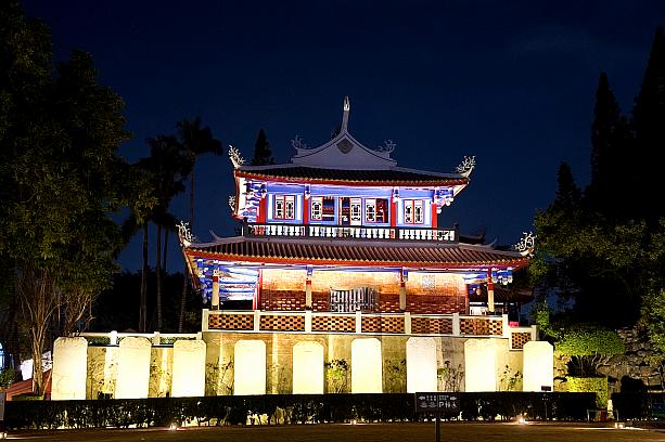 近くには人気観光スポット「赤崁樓」もあります。