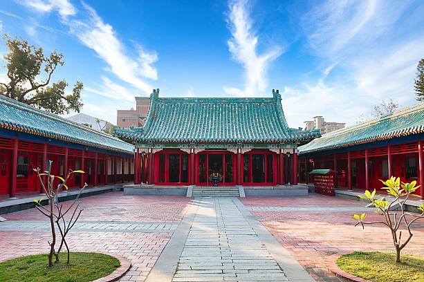 ですが、全般的に観光で訪れる人は少なく、ゆっくりと見学ができます。