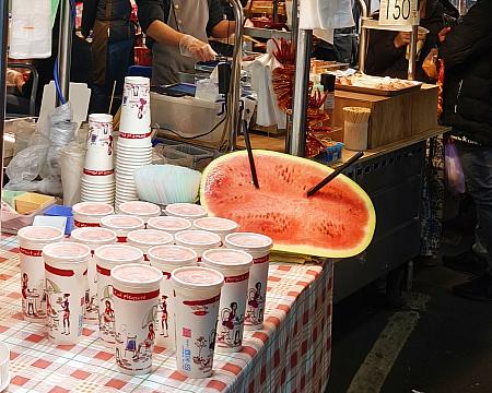 喉が渇いてきたからスイカジュースやサトウキビジュース、オレンジジュースも良さそう……。