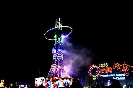 今回のメインランタンショーはストーリー仕立て。日本語訳があって助かる～！