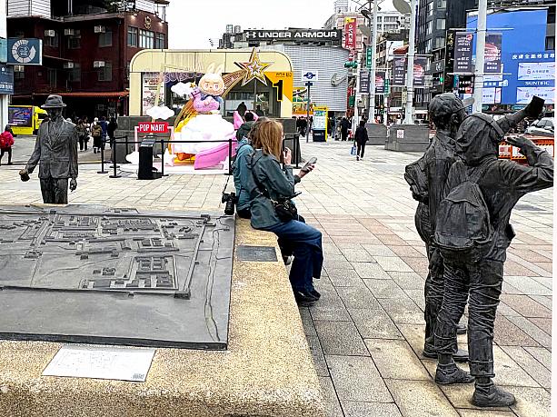 日を改めて、日中にふらりと立ち寄った西門町駅。駅周辺を彩り、街をにぎやかにしていたランタンの一部をご紹介します。