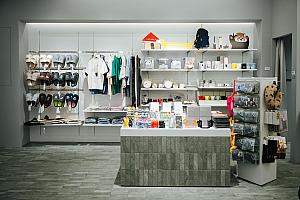 1,000種類以上の商品が並んでいて、見ているだけでも楽しくなる空間！(とはいえ、誘惑に負けて買っちゃうんだけど……笑)