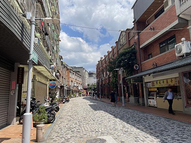 平日のお昼間だったので人もかなり少なく、週末は通りも観光客でにぎわうのかな、と思いながら、ゆったりと街歩きを楽しめました