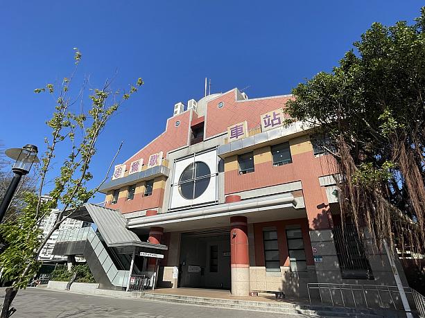 台北から台鉄(台湾鉄道)で約30分とアクセスも良好な鶯歌駅に、久々に降り立ちました。この日は快晴で、ぽかぽかのお散歩日和です！