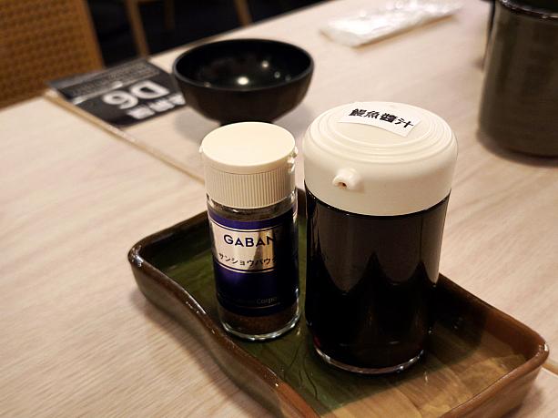 味はややあっさりしていてナビ好みでしたが、隣の席の方はテーブルの上にあったタレを豪快に足していたので、お好みでタレの量を増やせるようにしたようです！