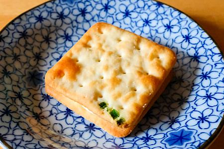 パリパリ感のあるクラッカー！