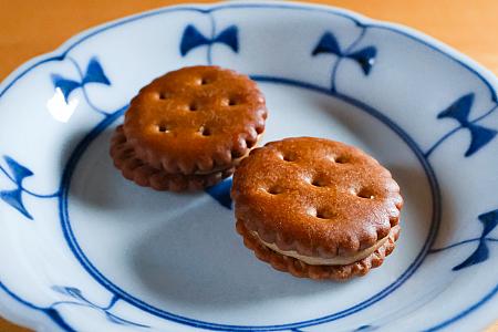 ビターコーヒー味の大人なビスケット