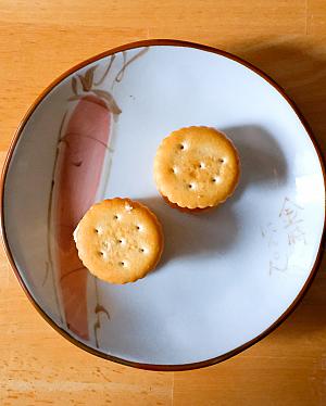 小ぶりのヌガービスケットも人気です