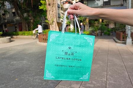 台北を旅しているとよく見かけるショッパー