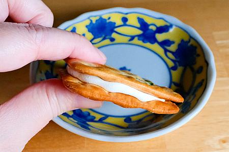 やっぱり挟まれているヌガーが絶品！