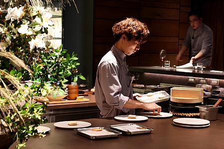 次の料理はどんなものかと想像を膨らませながらいただく体験も「KUR」の醍醐味なんです！