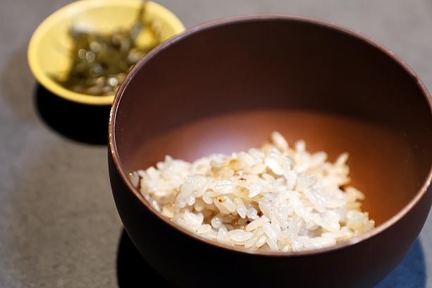 釜炊きごはんと、出汁を取った後だという昆布もいっしょにどうぞ。最後まで無駄のない構成です。