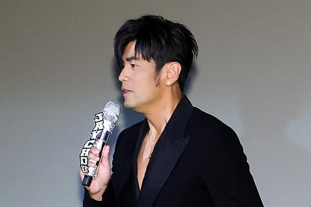 JAYCHOUマイクをナビは見逃さなかった♡