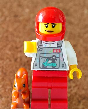 じゃぁ～ん！ナビと甥っ子のオリジナルレゴが完成しました！イラストはいくつ足してもいいとわかってから、たくさん足したナビのレゴちゃんは、自分の視力を試しているかのごとく何がプリントされているか見えないほど。皆さんは欲張りすぎずデザインしてみてください！