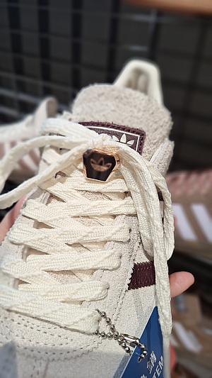 そのほか、LaLaport 南港館内のアディダスでは最新台北限定デザインのランタンバージョンも見てきましたよ！ららぽーと南港店、ちょっと遠いけれど行く価値は絶対アリです♡