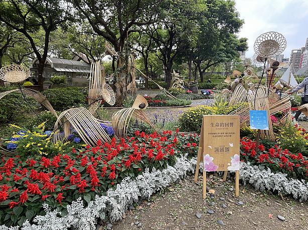 とにかく足を進めていくとなんとなくこれかな？と思うものがありました！なるほど！QRコードを読み込んで音を聞いたり、この作品自体がアートなのだろうと。辺りを見回しても、このイベントを管理している人らしき担当さんがいないので、確認はできませんでしたが、おそらくこれのことかな？