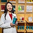 Cofit専属の栄養管理士の方に健康について伺いました。「現代の人々は外食が多いため、タンパク質や食物繊維の摂取が重要です。それらが不足すると便秘になりやすくなります。台湾では『飲み物で気分を上げる文化』があり、熱帯気候も影響してドリンクスタンドが人気です。だからこそ、ヘルシーなドリンクを提供したいというプロジェクトです」とのことでした